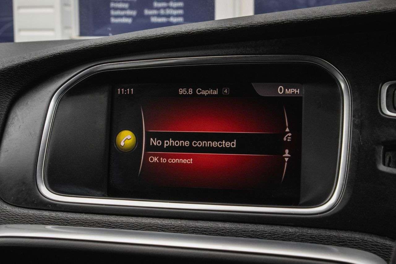 2017 VOLVO V40 2017 VOLVO V40