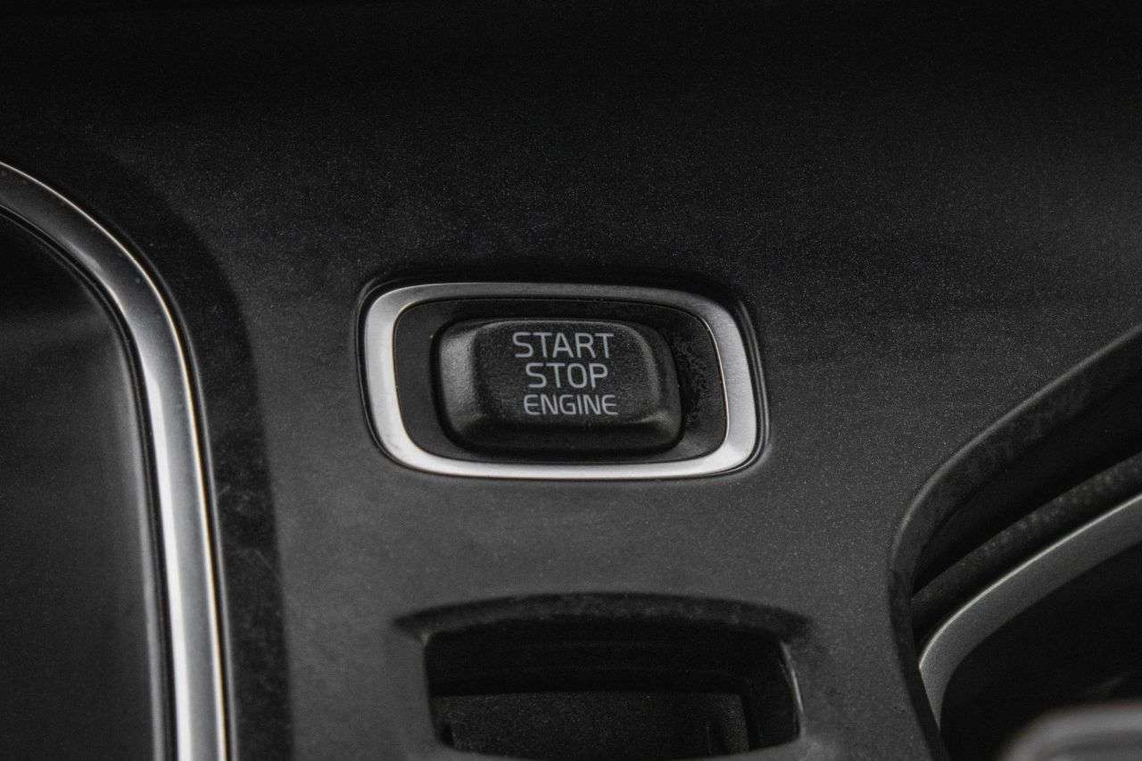 2017 VOLVO V40 2017 VOLVO V40