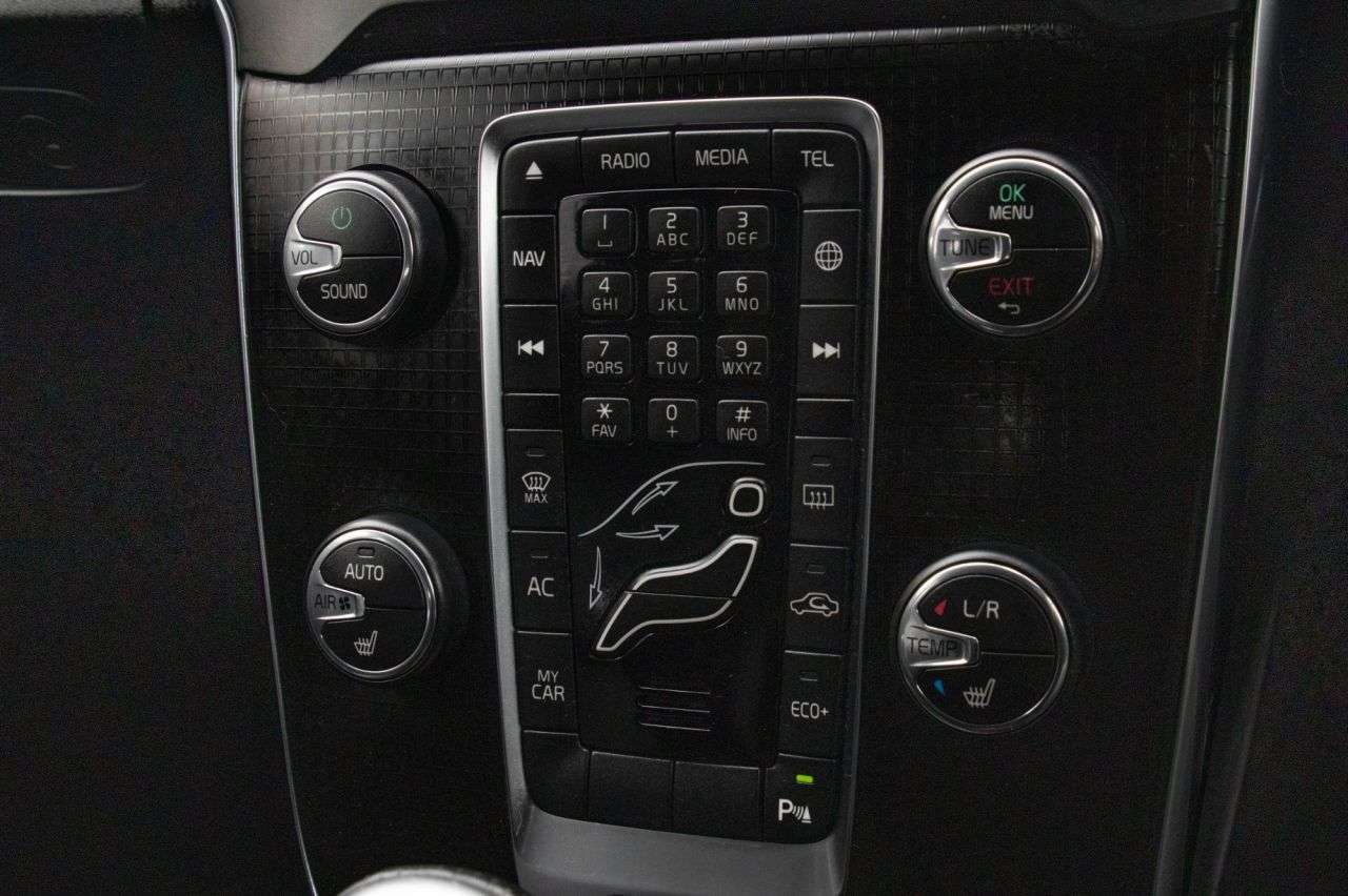 2017 VOLVO V40 2017 VOLVO V40