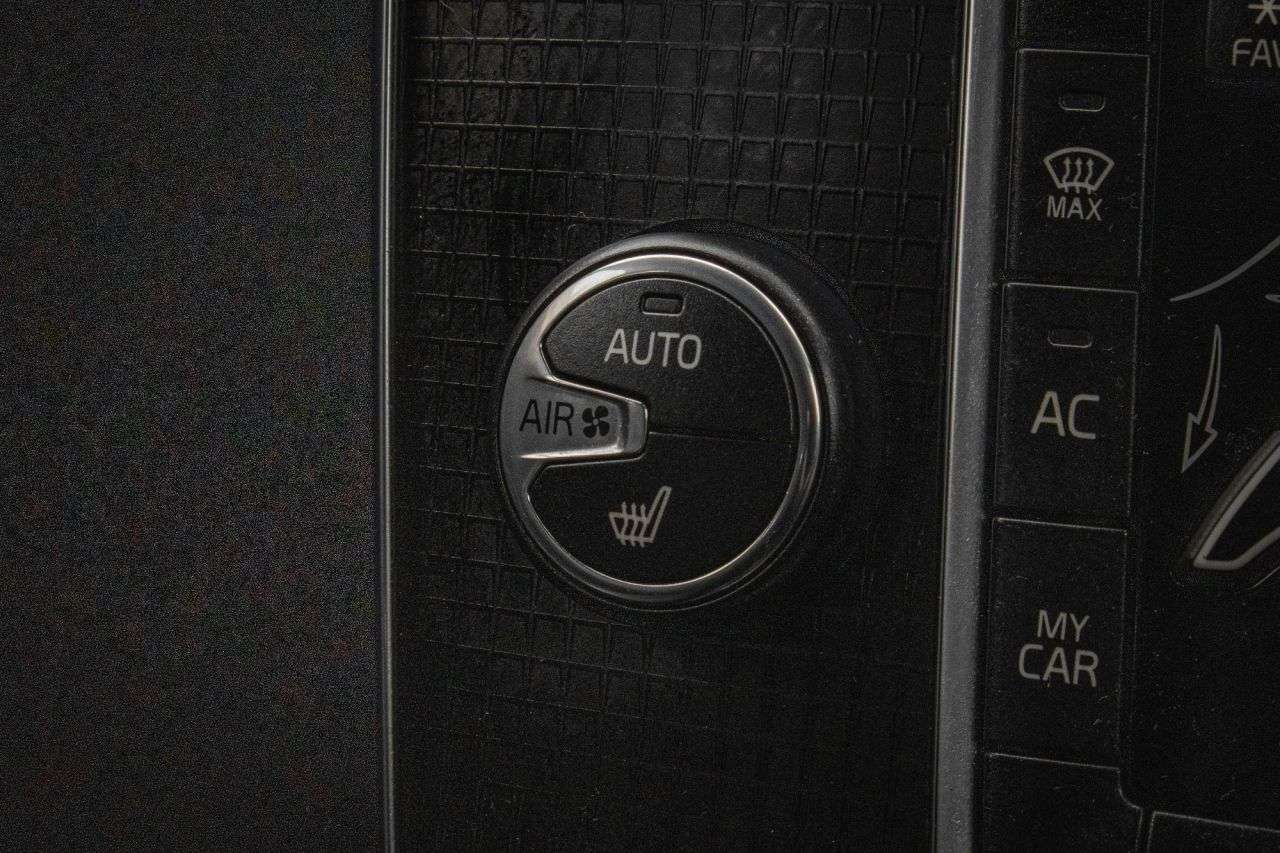 2017 VOLVO V40 2017 VOLVO V40