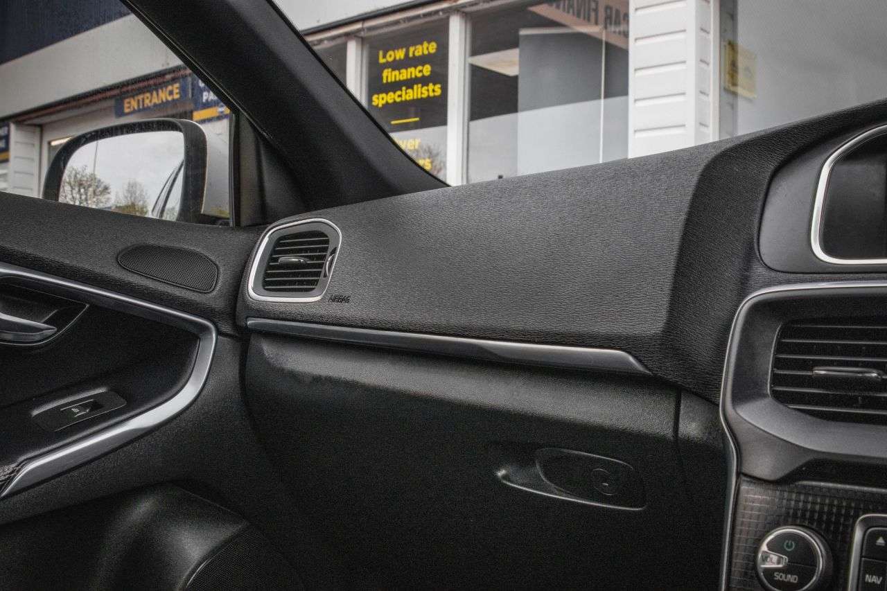 2017 VOLVO V40 2017 VOLVO V40