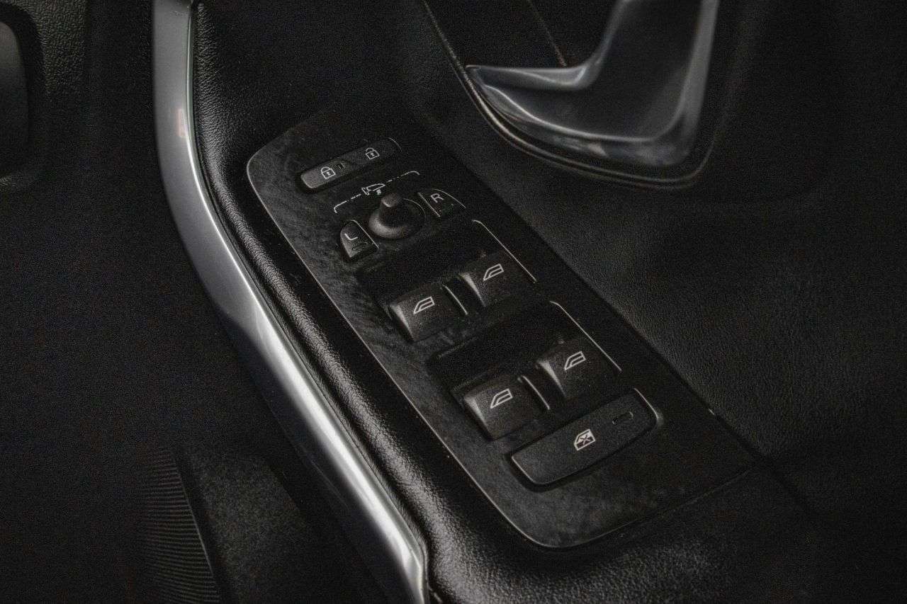 2017 VOLVO V40 2017 VOLVO V40