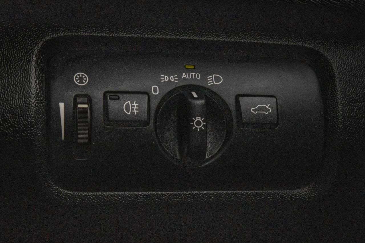 2017 VOLVO V40 2017 VOLVO V40