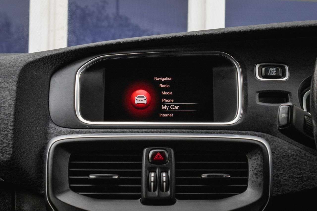 2017 VOLVO V40 2017 VOLVO V40