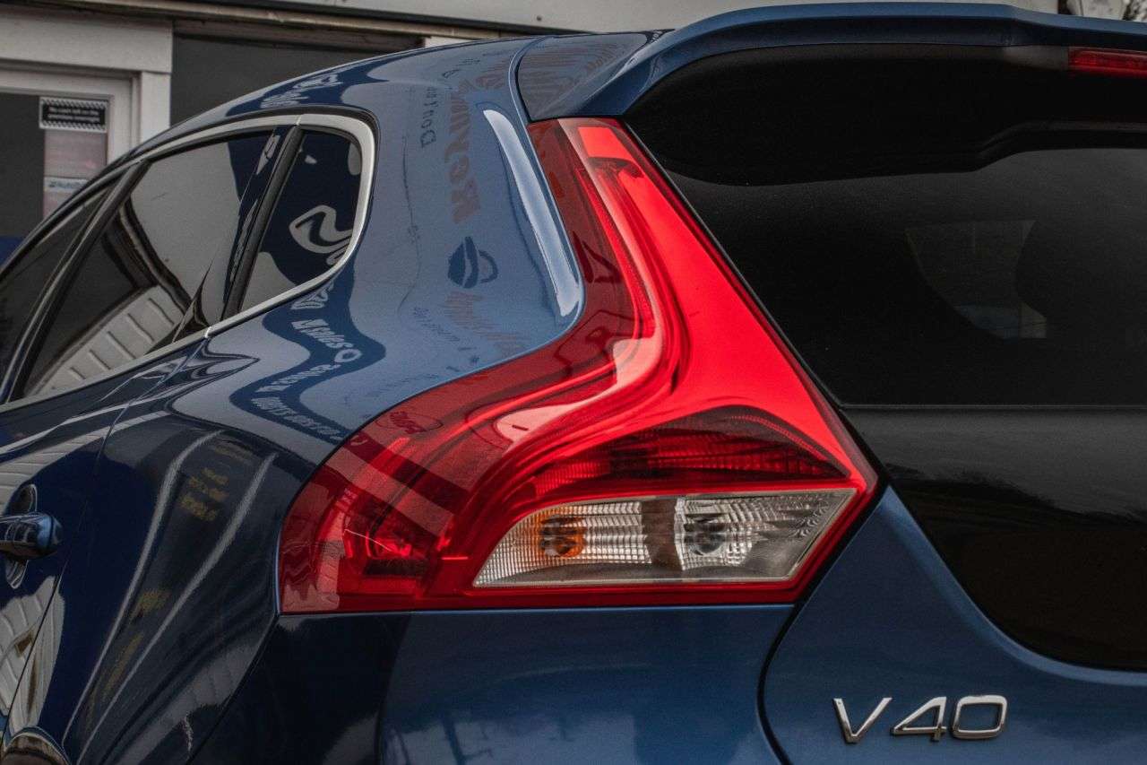 2017 VOLVO V40 2017 VOLVO V40