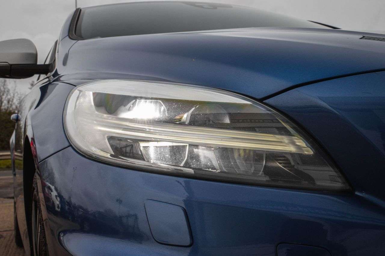 2017 VOLVO V40 2017 VOLVO V40