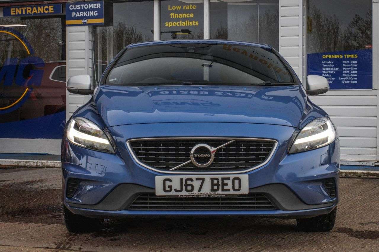 2017 VOLVO V40 2017 VOLVO V40