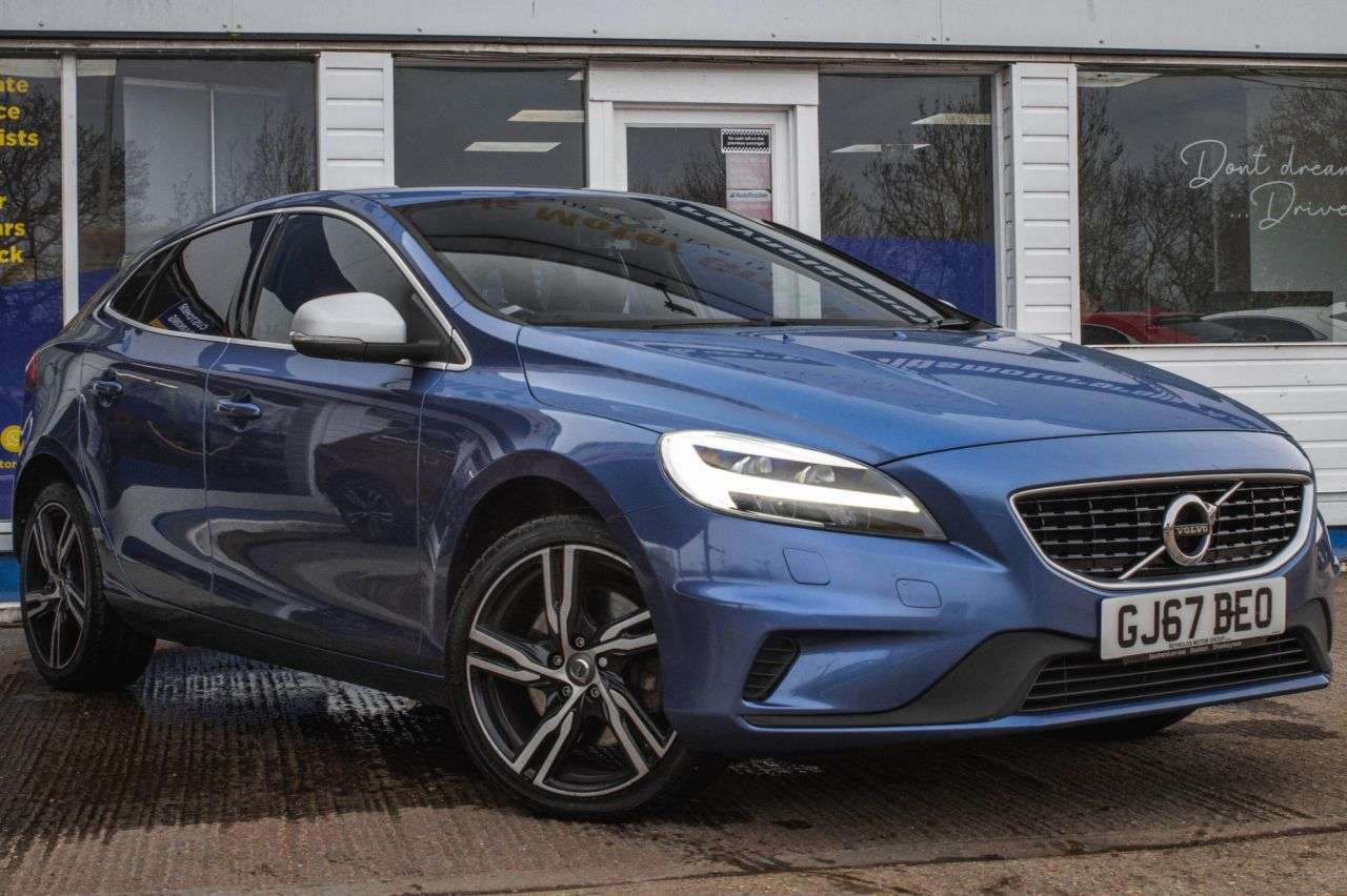 2017 VOLVO V40 2017 VOLVO V40