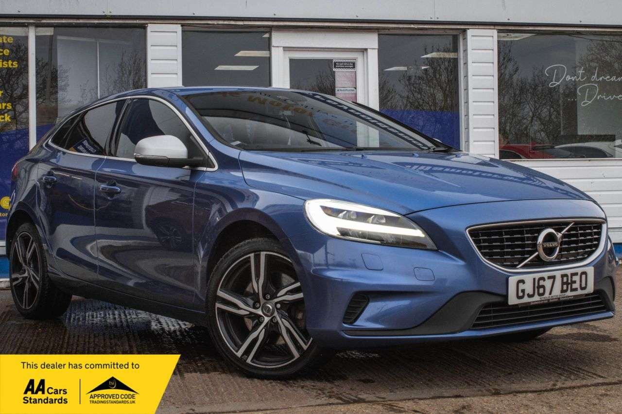 A 2017 VOLVO V40 1.5 T3 R-Design Pro Hatchback 5dr Petrol Auto Euro 6 (s/s) (152 ps) A 2017 VOLVO V40 1.5 T3 R-Design Pro Hatchback 5dr Petrol Auto Euro 6 (s/s) (152 ps)