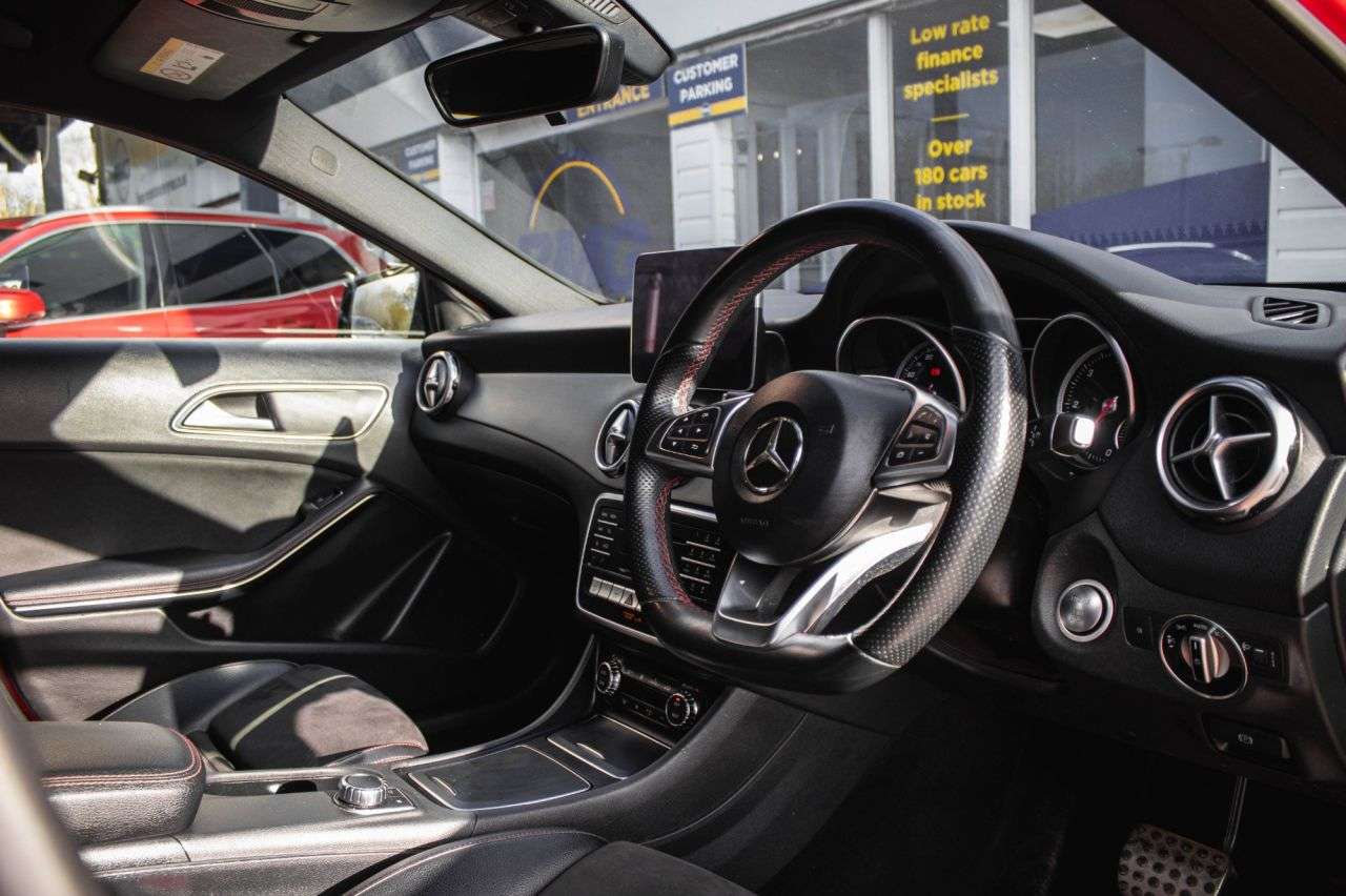 A 2017 MERCEDES-BENZ 180 2.1 GLA220d AMG Line SUV 5dr Diesel 7G-DCT 4MATIC Euro 6 (s/s) (177 ps) 180 A 2017 MERCEDES-BENZ 180 2.1 GLA220d AMG Line SUV 5dr Diesel 7G-DCT 4MATIC Euro 6 (s/s) (177 ps) 180