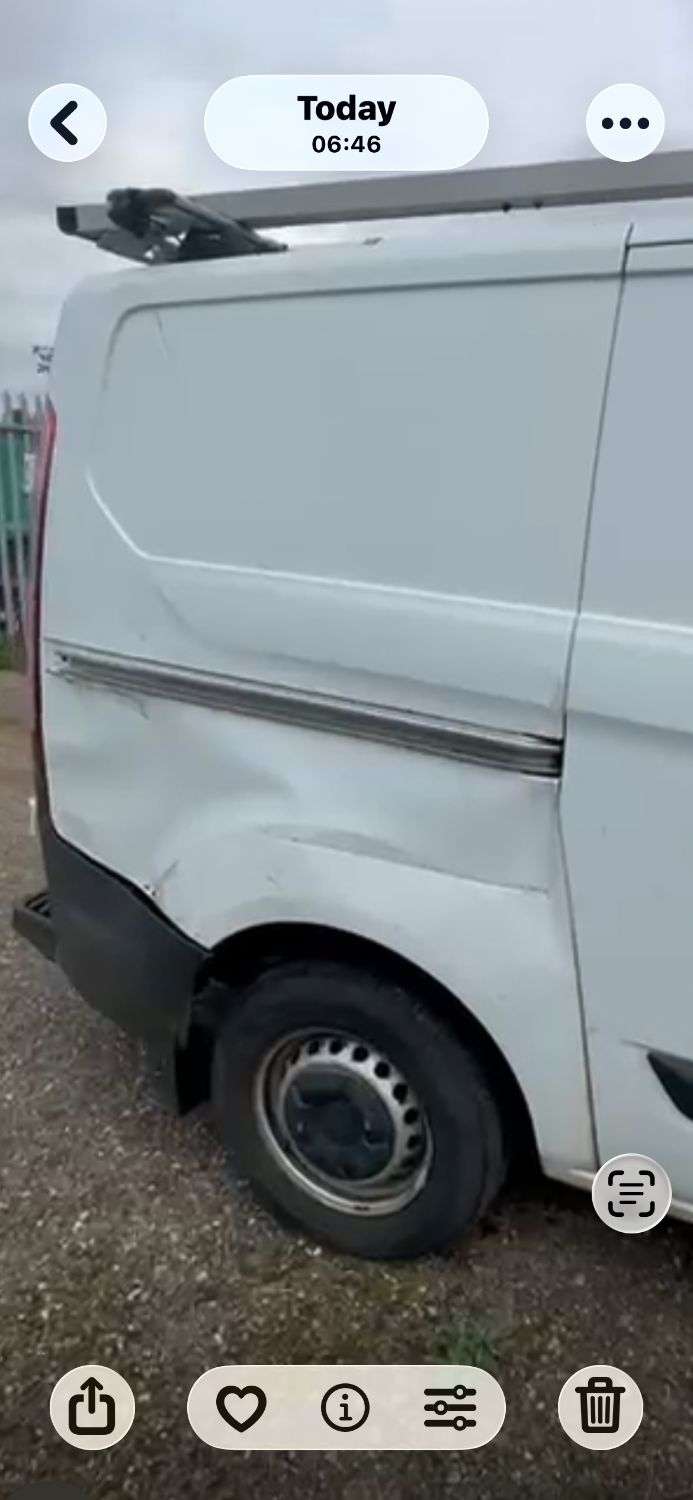 A 2017 FORD TRANSIT CUSTOM NO VAT PART EXCHANGE PRICED TO CLEAR NEEDS SOME BODY WORK DONE 2.0 TDCi 310 A 2017 FORD TRANSIT CUSTOM NO VAT PART EXCHANGE PRICED TO CLEAR NEEDS SOME BODY WORK DONE 2.0 TDCi 310