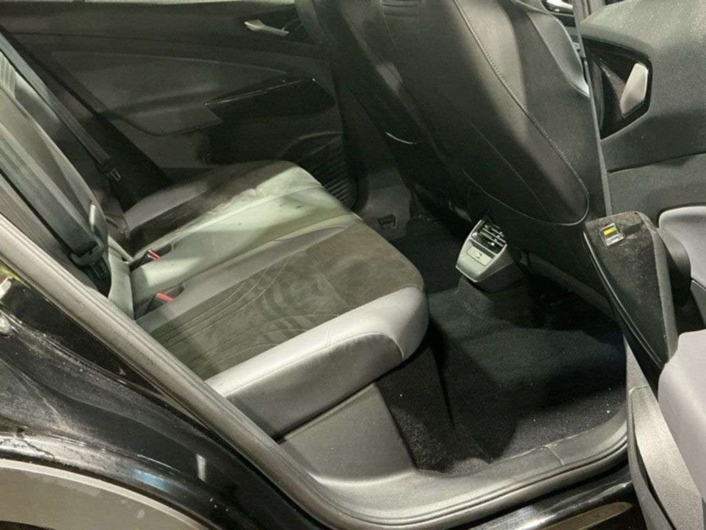 A 2023 VOLKSWAGEN 181 Pure 52kWh Life SUV 5dr Electric Auto (148 ps) A 2023 VOLKSWAGEN 181 Pure 52kWh Life SUV 5dr Electric Auto (148 ps)