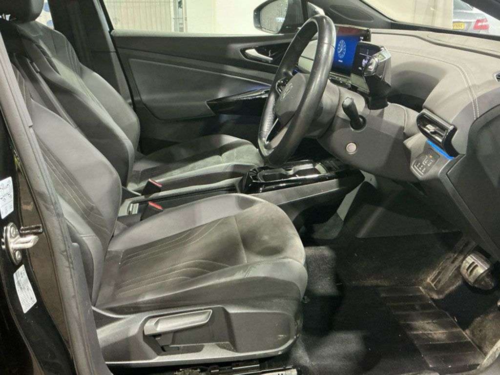 A 2023 VOLKSWAGEN 181 Pure 52kWh Life SUV 5dr Electric Auto (148 ps) A 2023 VOLKSWAGEN 181 Pure 52kWh Life SUV 5dr Electric Auto (148 ps)