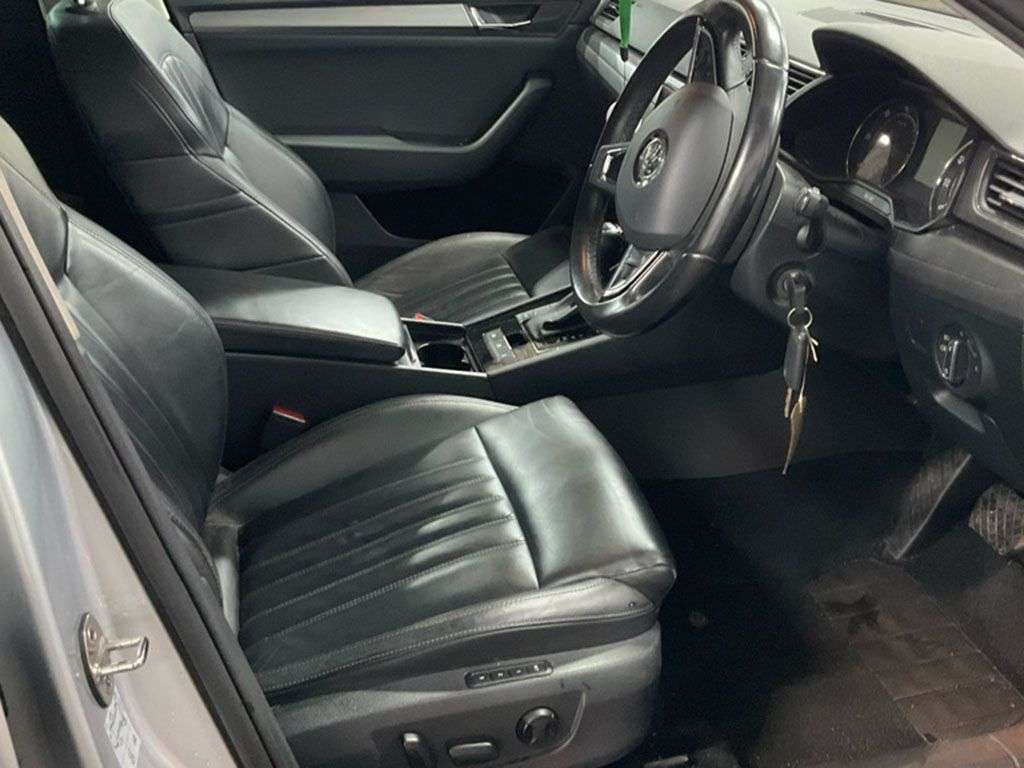 A 2018 SKODA SUPERB 2.0 TDI SE L Executive Estate 5dr Diesel DSG Euro 6 (s/s) (150 ps) A 2018 SKODA SUPERB 2.0 TDI SE L Executive Estate 5dr Diesel DSG Euro 6 (s/s) (150 ps)