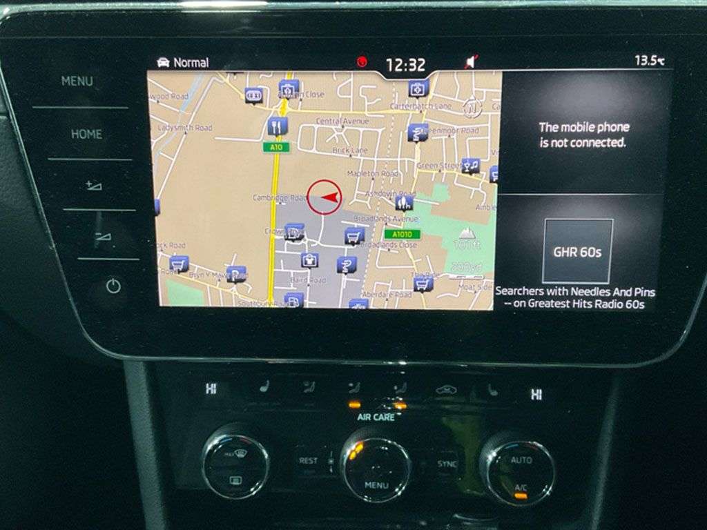 A 2018 SKODA SUPERB 2.0 TDI SE L Executive Estate 5dr Diesel DSG Euro 6 (s/s) (150 ps) A 2018 SKODA SUPERB 2.0 TDI SE L Executive Estate 5dr Diesel DSG Euro 6 (s/s) (150 ps)