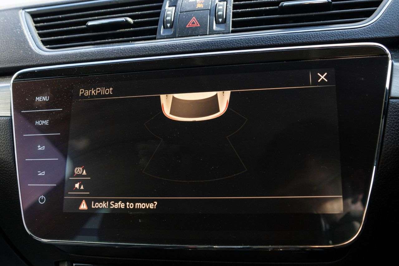 A 2018 SKODA SUPERB 2.0 TDI SE L Executive Estate 5dr Diesel DSG Euro 6 (s/s) (150 ps) A 2018 SKODA SUPERB 2.0 TDI SE L Executive Estate 5dr Diesel DSG Euro 6 (s/s) (150 ps)