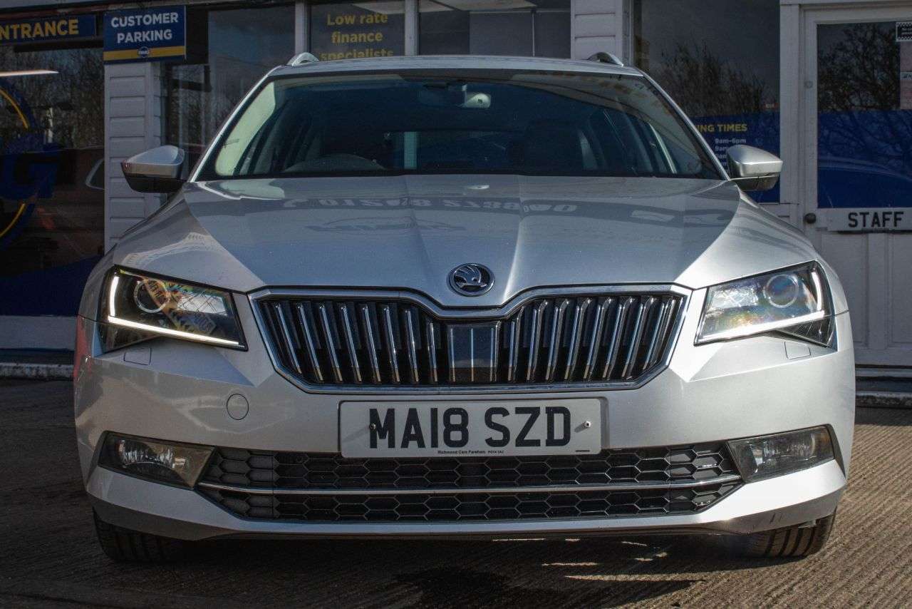 A 2018 SKODA SUPERB 2.0 TDI SE L Executive Estate 5dr Diesel DSG Euro 6 (s/s) (150 ps) A 2018 SKODA SUPERB 2.0 TDI SE L Executive Estate 5dr Diesel DSG Euro 6 (s/s) (150 ps)