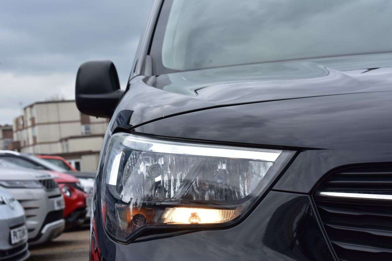 A 2020 VAUXHALL COMBO 1.5 Turbo D 2000 Edition Panel Van 4dr Diesel Manual L1 H1 Euro 6 (s/s) (10 A 2020 VAUXHALL COMBO 1.5 Turbo D 2000 Edition Panel Van 4dr Diesel Manual L1 H1 Euro 6 (s/s) (10