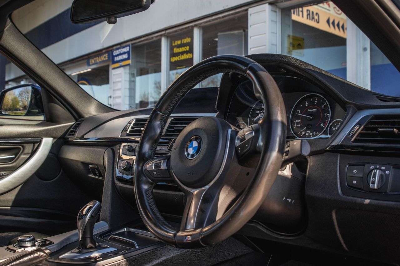 A 2017 BMW 3 SERIES 3.0 330d M Sport Saloon 4dr Diesel Auto xDrive Euro 6 (s/s) (258 ps) A 2017 BMW 3 SERIES 3.0 330d M Sport Saloon 4dr Diesel Auto xDrive Euro 6 (s/s) (258 ps)