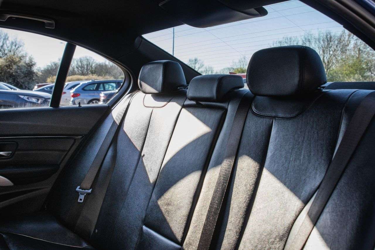 A 2017 BMW 3 SERIES 3.0 330d M Sport Saloon 4dr Diesel Auto xDrive Euro 6 (s/s) (258 ps) A 2017 BMW 3 SERIES 3.0 330d M Sport Saloon 4dr Diesel Auto xDrive Euro 6 (s/s) (258 ps)