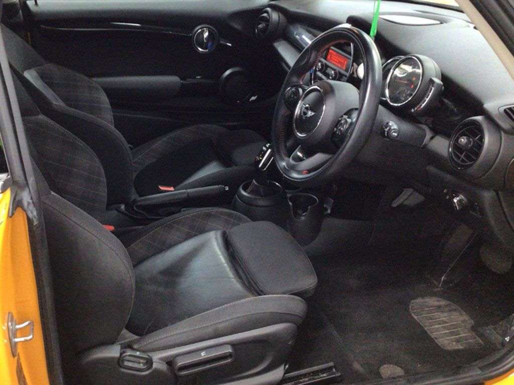 A 2018 MINI HATCH 2.0 Cooper SD Hatchback 3dr Diesel Auto Euro 6 (s/s) (170 ps) A 2018 MINI HATCH 2.0 Cooper SD Hatchback 3dr Diesel Auto Euro 6 (s/s) (170 ps)