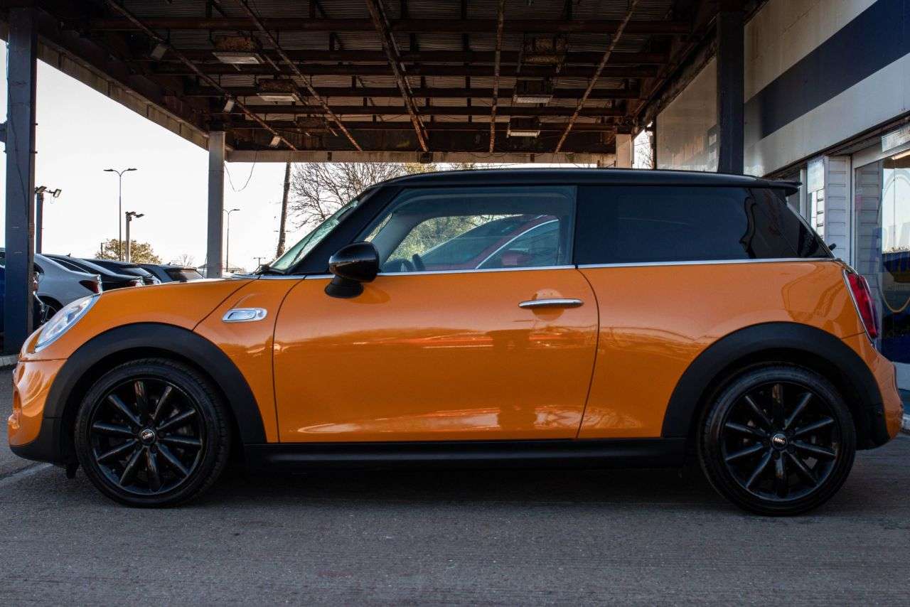 A 2018 MINI HATCH 2.0 Cooper SD Hatchback 3dr Diesel Auto Euro 6 (s/s) (170 ps) CRUISE CONTRO A 2018 MINI HATCH 2.0 Cooper SD Hatchback 3dr Diesel Auto Euro 6 (s/s) (170 ps) CRUISE CONTRO