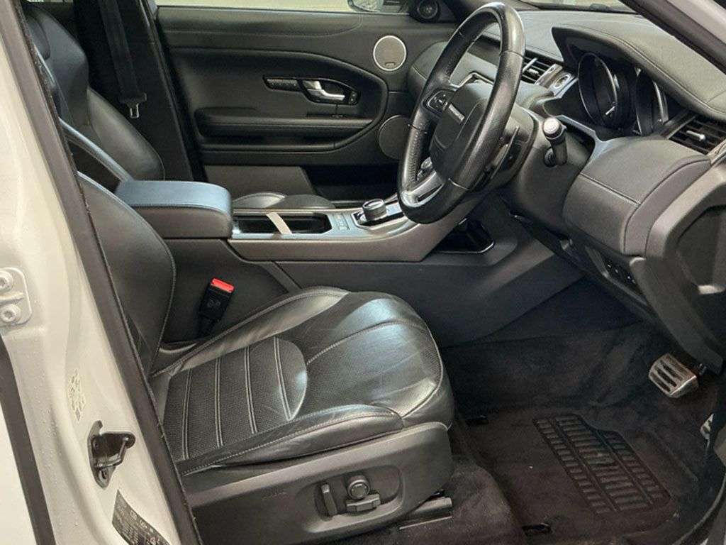 A 2018 LAND ROVER RANGE ROVER EVOQUE 2.0 SD4 HSE Dynamic SUV 5dr Diesel Auto 4WD Euro 6 (s/s) (240 ps) A 2018 LAND ROVER RANGE ROVER EVOQUE 2.0 SD4 HSE Dynamic SUV 5dr Diesel Auto 4WD Euro 6 (s/s) (240 ps)