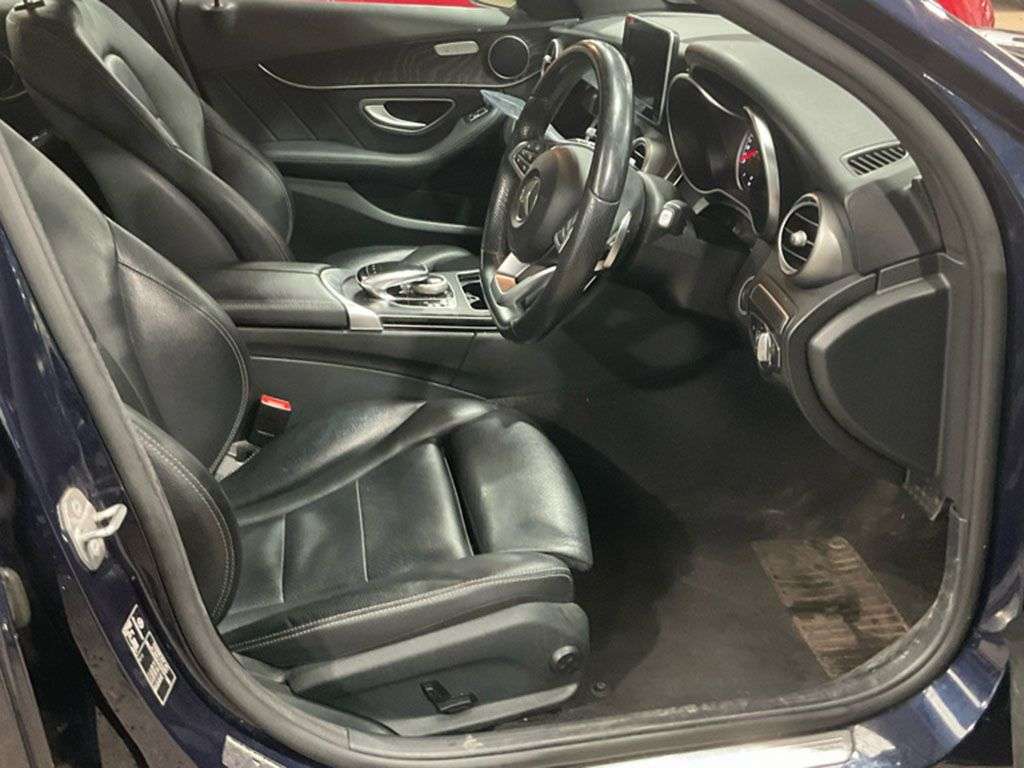 A 2017 MERCEDES-BENZ C-CLASS 2.1 C220d AMG Line Saloon 4dr Diesel G-Tronic+ Euro 6 (s/s) (170 ps) SERVIC A 2017 MERCEDES-BENZ C-CLASS 2.1 C220d AMG Line Saloon 4dr Diesel G-Tronic+ Euro 6 (s/s) (170 ps) SERVIC