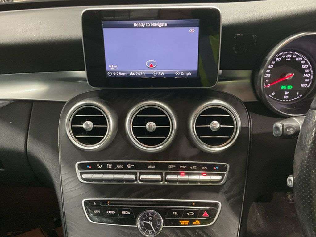 A 2017 MERCEDES-BENZ C-CLASS 2.1 C220d AMG Line Saloon 4dr Diesel G-Tronic+ Euro 6 (s/s) (170 ps) SERVIC A 2017 MERCEDES-BENZ C-CLASS 2.1 C220d AMG Line Saloon 4dr Diesel G-Tronic+ Euro 6 (s/s) (170 ps) SERVIC