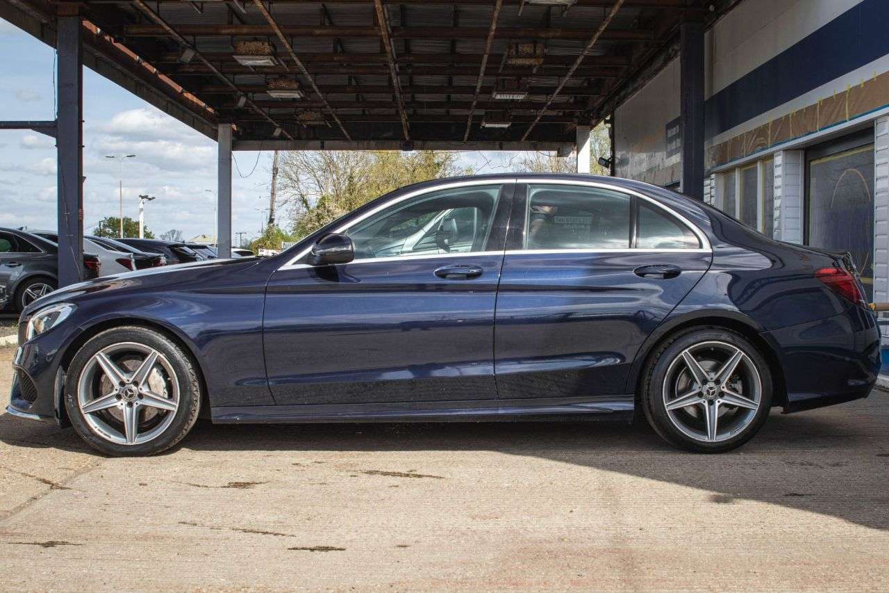 A 2017 MERCEDES-BENZ C-CLASS 2.1 C220d AMG Line Saloon 4dr Diesel G-Tronic+ Euro 6 (s/s) (170 ps) SERVIC A 2017 MERCEDES-BENZ C-CLASS 2.1 C220d AMG Line Saloon 4dr Diesel G-Tronic+ Euro 6 (s/s) (170 ps) SERVIC