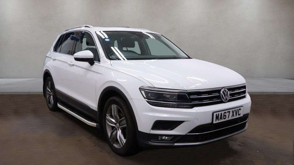 A 2017 VOLKSWAGEN TIGUAN 2.0 TDI SEL SUV 5dr Diesel DSG 4Motion Euro 6 (s/s) (150 ps) PANORAMIC SUNR A 2017 VOLKSWAGEN TIGUAN 2.0 TDI SEL SUV 5dr Diesel DSG 4Motion Euro 6 (s/s) (150 ps) PANORAMIC SUNR