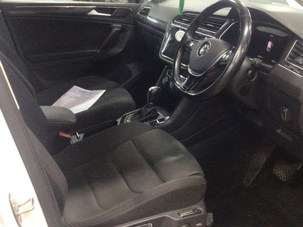 A 2017 VOLKSWAGEN TIGUAN 2.0 TDI SEL SUV 5dr Diesel DSG 4Motion Euro 6 (s/s) (150 ps) PANORAMIC SUNR A 2017 VOLKSWAGEN TIGUAN 2.0 TDI SEL SUV 5dr Diesel DSG 4Motion Euro 6 (s/s) (150 ps) PANORAMIC SUNR