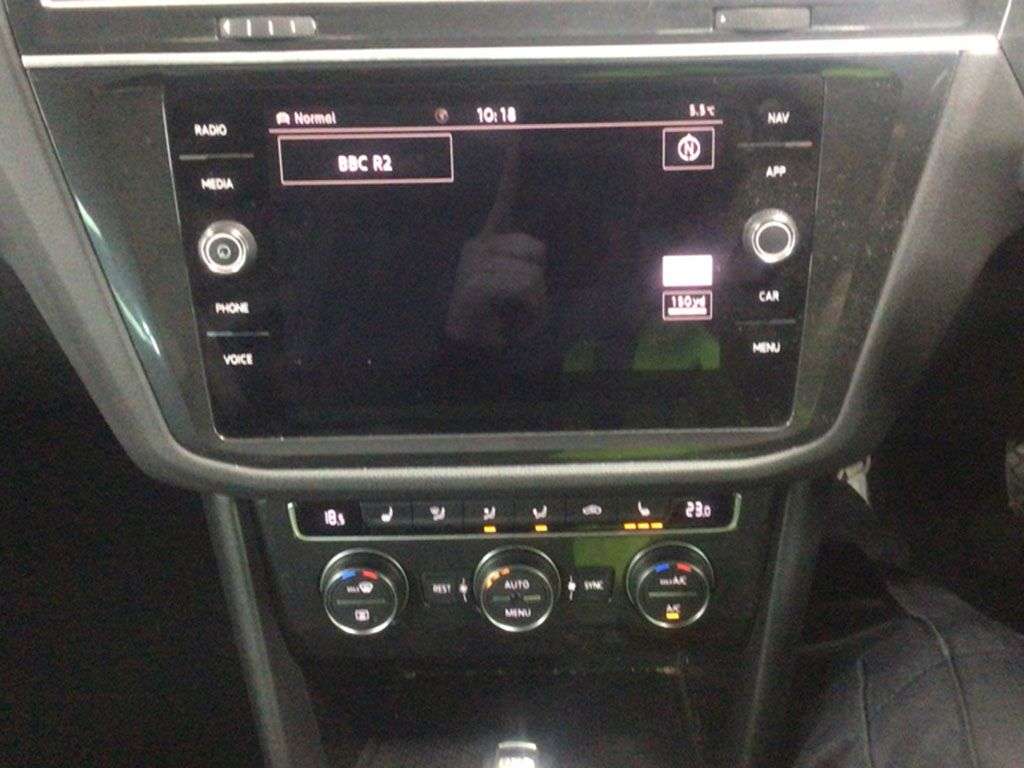 A 2017 VOLKSWAGEN TIGUAN 2.0 TDI SEL SUV 5dr Diesel DSG 4Motion Euro 6 (s/s) (150 ps) PANORAMIC SUNR A 2017 VOLKSWAGEN TIGUAN 2.0 TDI SEL SUV 5dr Diesel DSG 4Motion Euro 6 (s/s) (150 ps) PANORAMIC SUNR