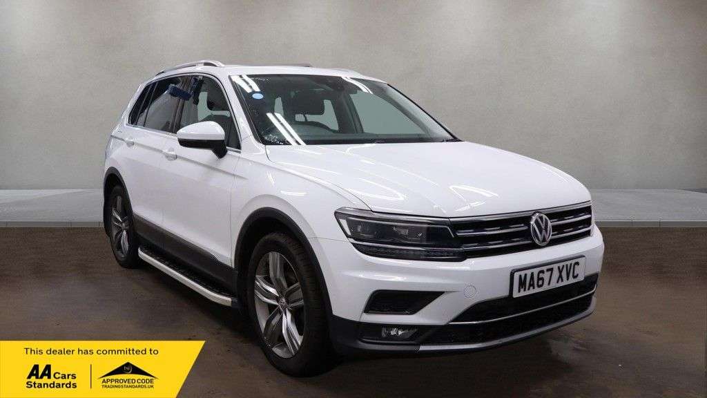 A 2017 VOLKSWAGEN TIGUAN 2.0 TDI SEL SUV 5dr Diesel DSG 4Motion Euro 6 (s/s) (150 ps) PANORAMIC SUNR A 2017 VOLKSWAGEN TIGUAN 2.0 TDI SEL SUV 5dr Diesel DSG 4Motion Euro 6 (s/s) (150 ps) PANORAMIC SUNR