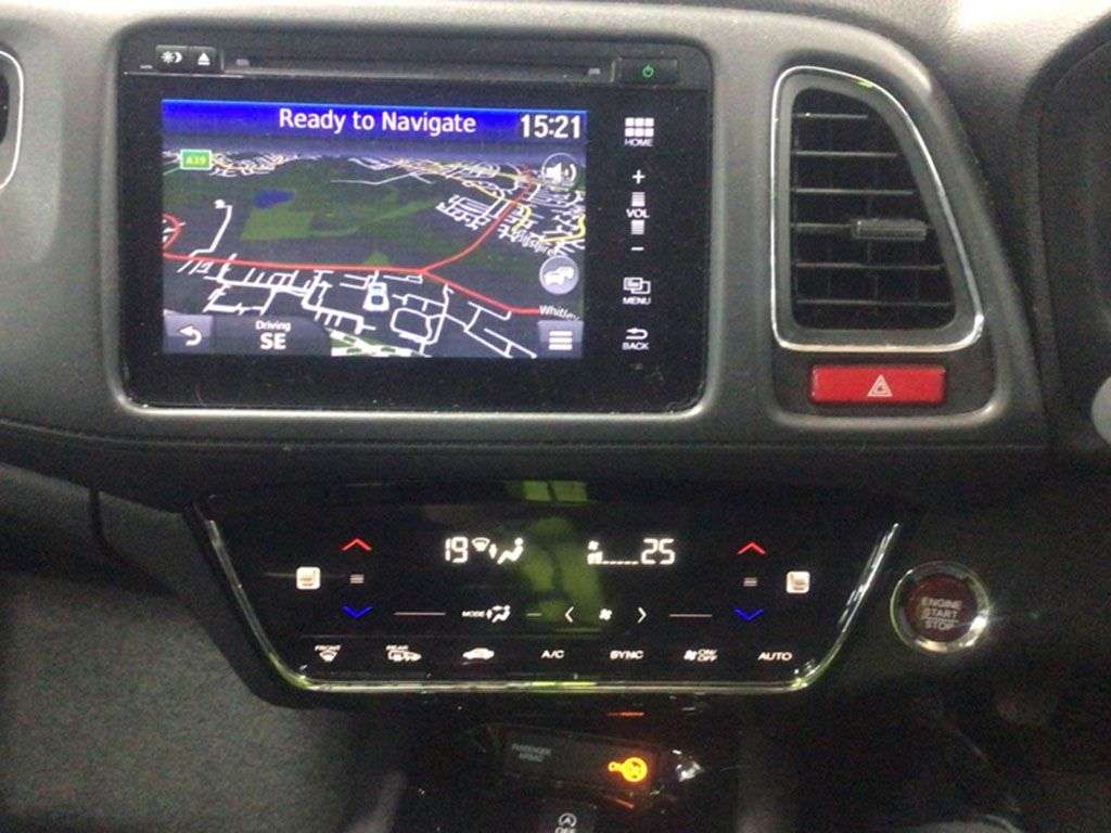 A 2016 HONDA HR-V 1.6 i-DTEC EX SUV 5dr Diesel Manual Euro 6 (s/s) (120 ps) REAR PARKING CAME A 2016 HONDA HR-V 1.6 i-DTEC EX SUV 5dr Diesel Manual Euro 6 (s/s) (120 ps) REAR PARKING CAME