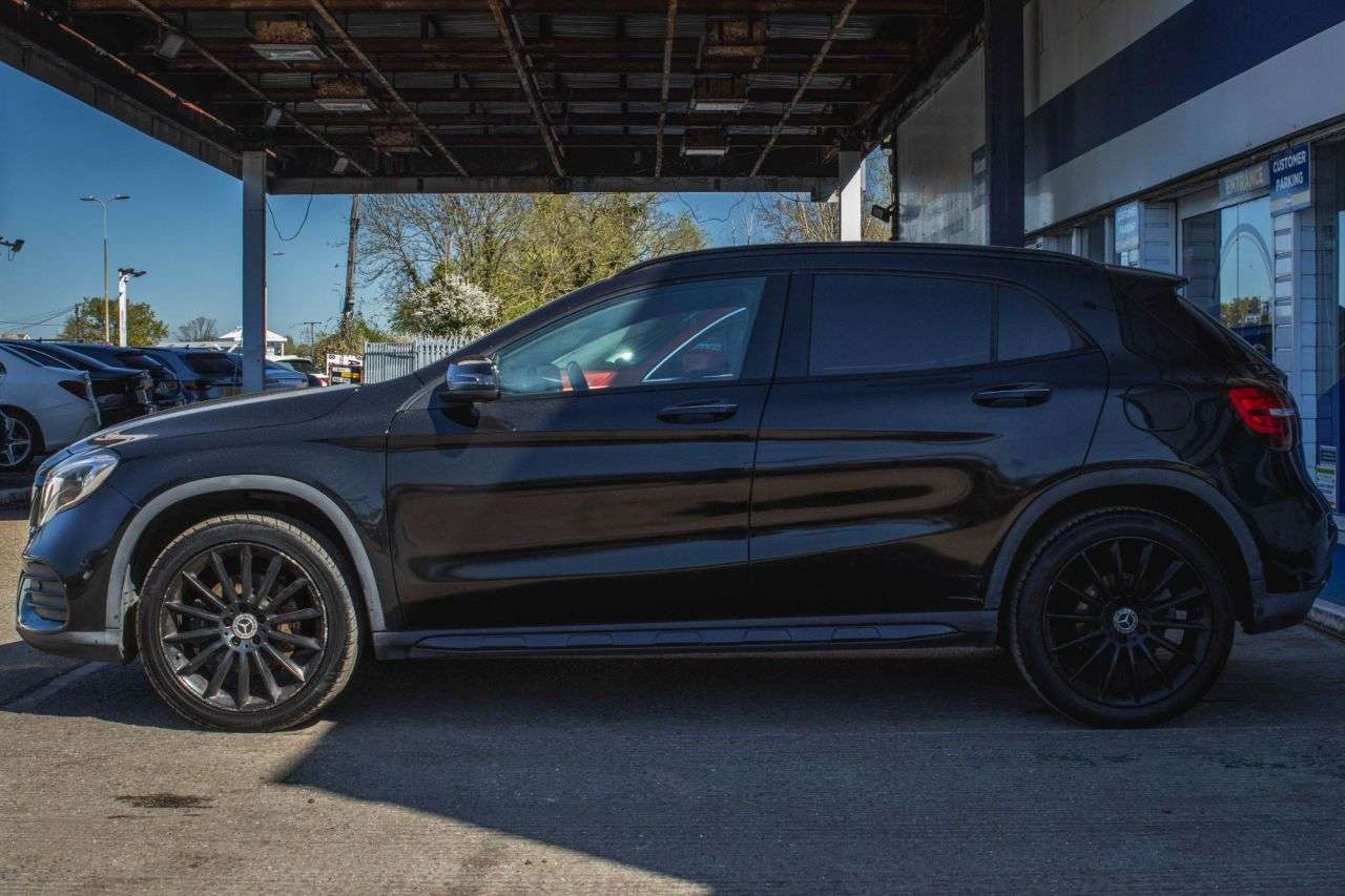 A 2017 MERCEDES-BENZ 180 2.1 GLA220d AMG Line (Premium Plus) SUV 5dr Diesel 7G-DCT 4MATIC Euro 6 (s/ A 2017 MERCEDES-BENZ 180 2.1 GLA220d AMG Line (Premium Plus) SUV 5dr Diesel 7G-DCT 4MATIC Euro 6 (s/