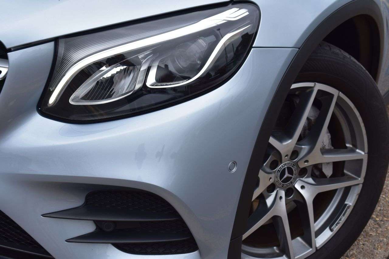 A 2018 MERCEDES-BENZ GLC 2.1 GLC220d AMG Line SUV 5dr Diesel G-Tronic 4MATIC Euro 6 | HEATED ELECTRI A 2018 MERCEDES-BENZ GLC 2.1 GLC220d AMG Line SUV 5dr Diesel G-Tronic 4MATIC Euro 6 | HEATED ELECTRI