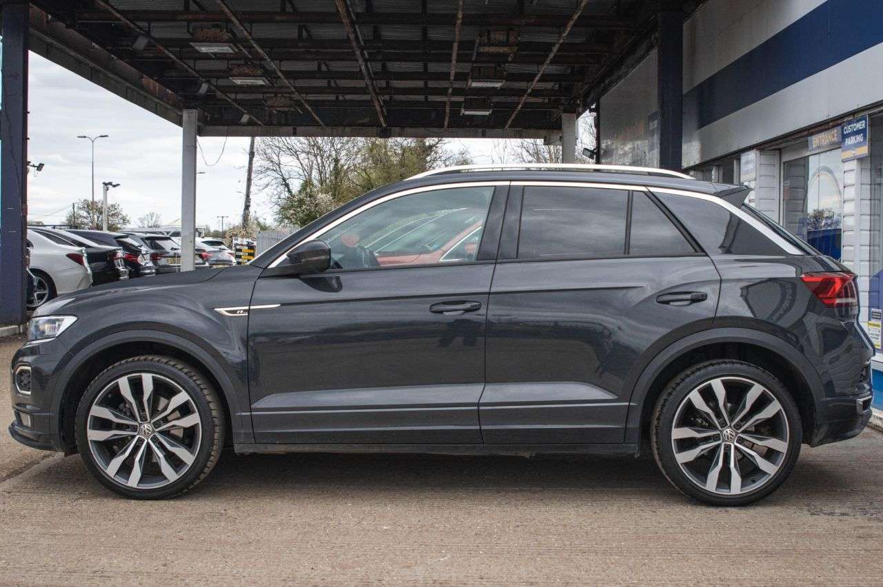 A 2019 VOLKSWAGEN T-ROC 1.5 TSI GPF EVO R-Line SUV 5dr Petrol DSG Euro 6 (s/s) (150 ps) A 2019 VOLKSWAGEN T-ROC 1.5 TSI GPF EVO R-Line SUV 5dr Petrol DSG Euro 6 (s/s) (150 ps)