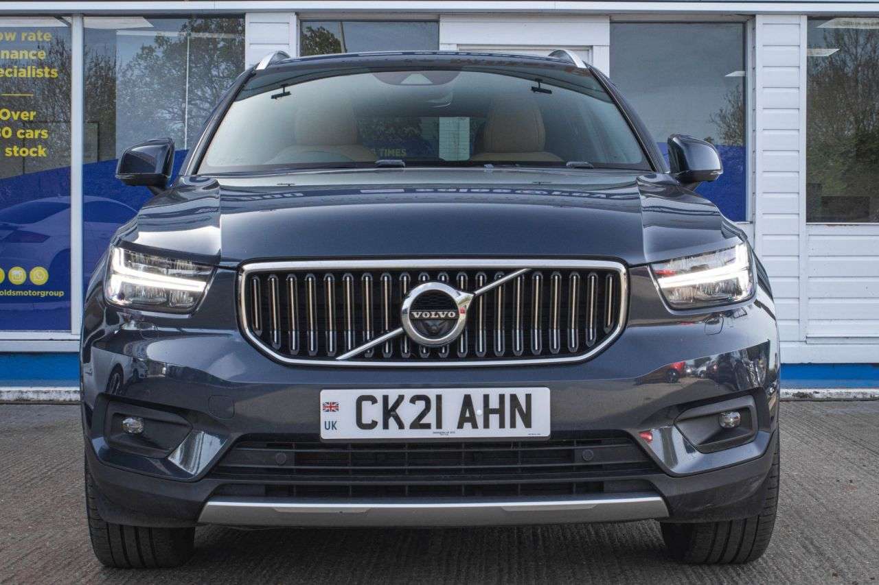 A 2021 VOLVO XC40 2.0 B4 MHEV Inscription SUV 5dr Petrol Hybrid Auto AWD Euro 6 (s/s) (197 ps A 2021 VOLVO XC40 2.0 B4 MHEV Inscription SUV 5dr Petrol Hybrid Auto AWD Euro 6 (s/s) (197 ps