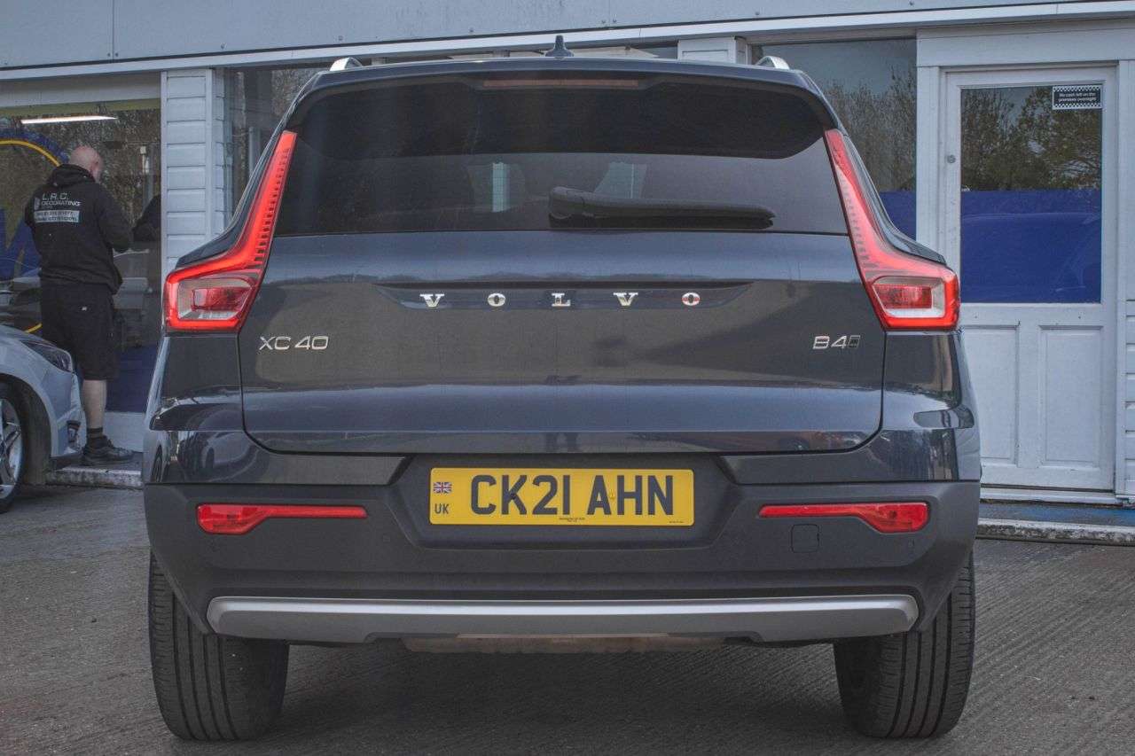 2021 VOLVO XC40 2021 VOLVO XC40