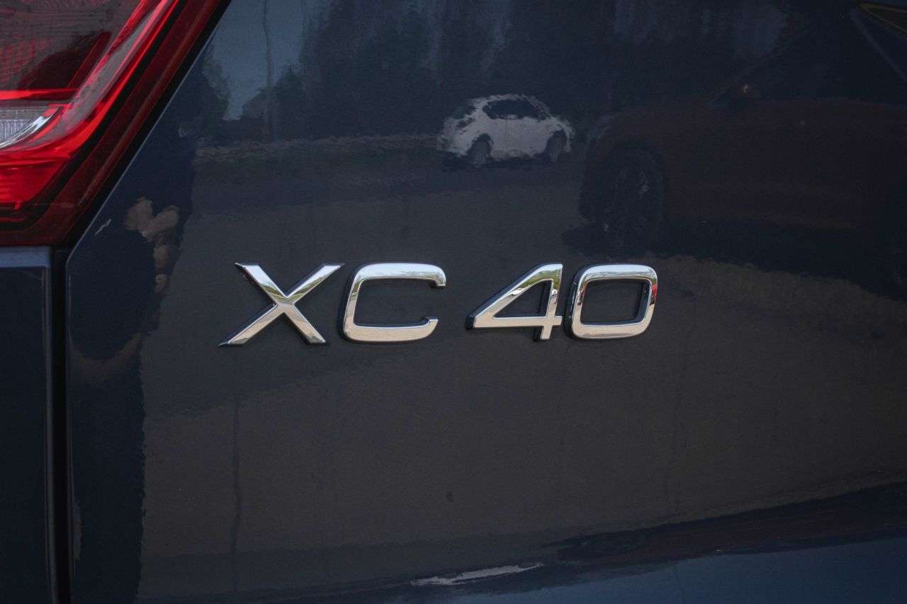 2021 VOLVO XC40 2021 VOLVO XC40