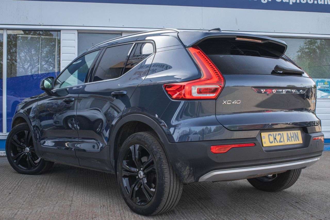 2021 VOLVO XC40 2021 VOLVO XC40
