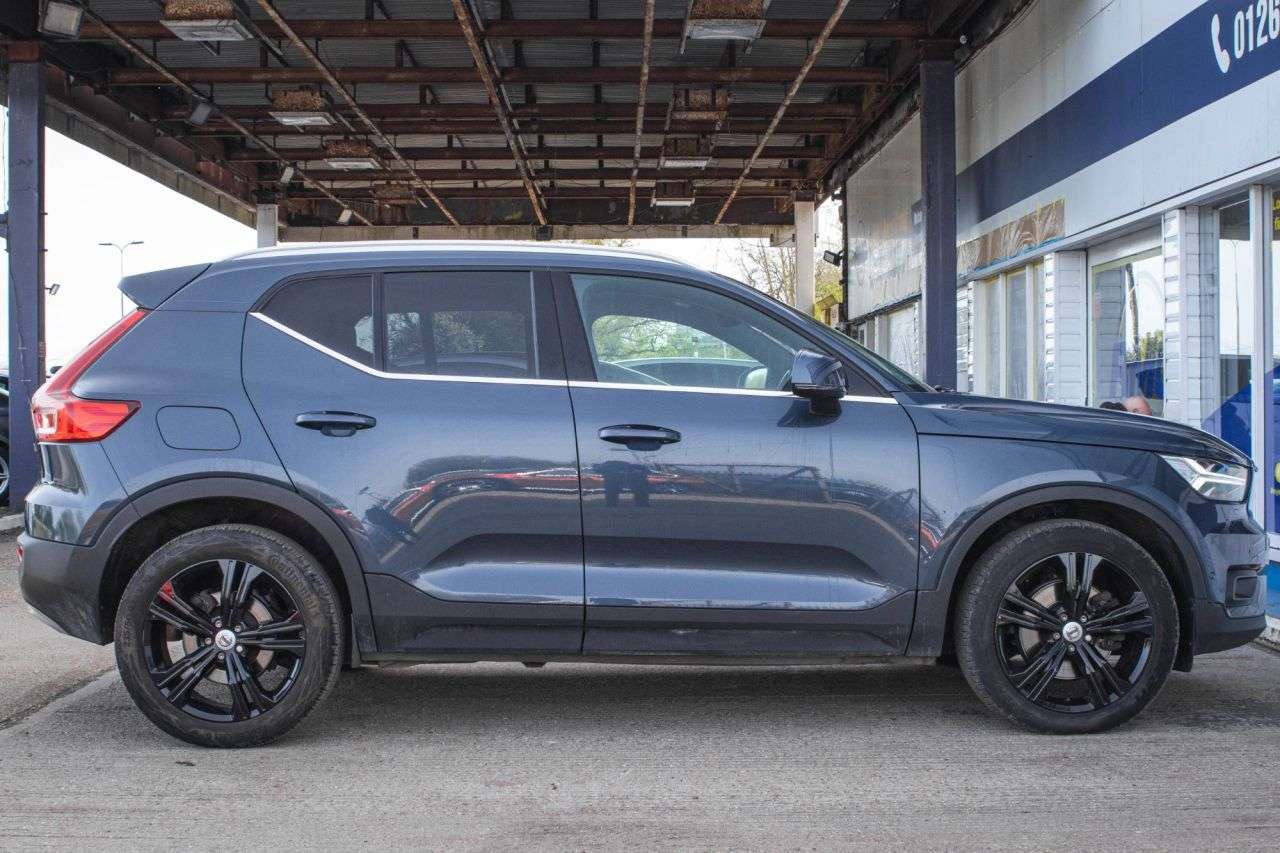 2021 VOLVO XC40 2021 VOLVO XC40