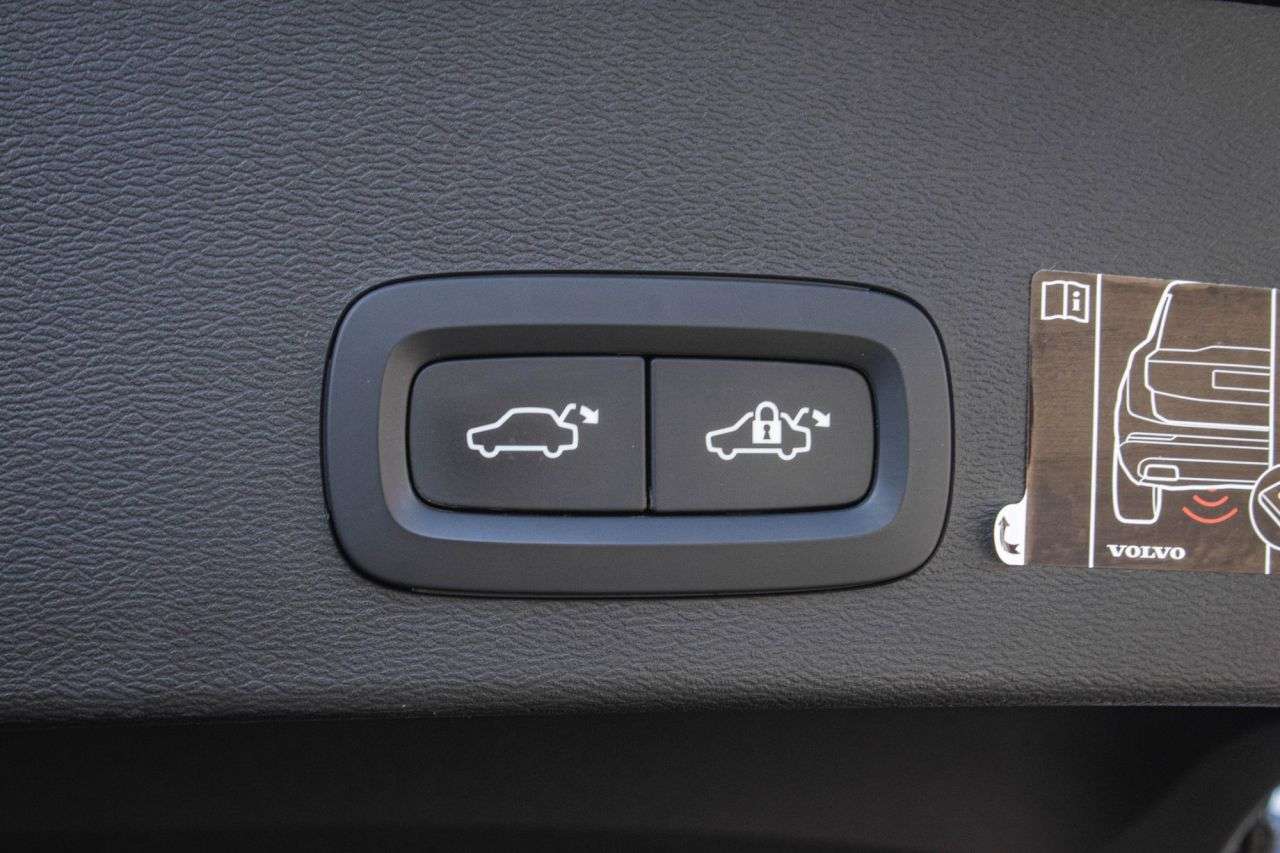 2021 VOLVO XC40 2021 VOLVO XC40