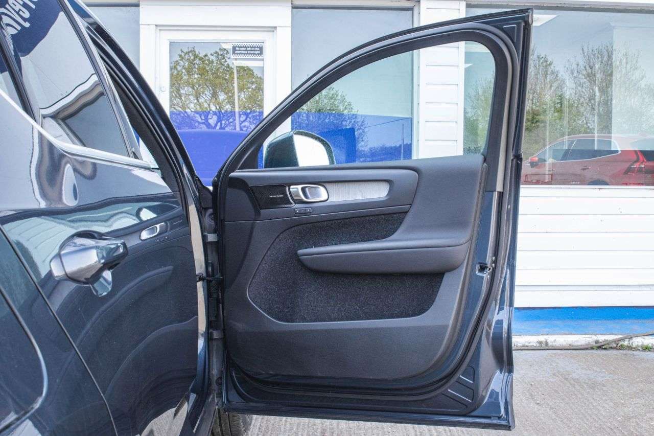 2021 VOLVO XC40 2021 VOLVO XC40