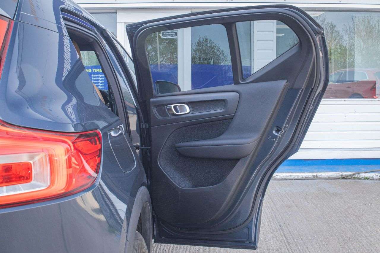 2021 VOLVO XC40 2021 VOLVO XC40