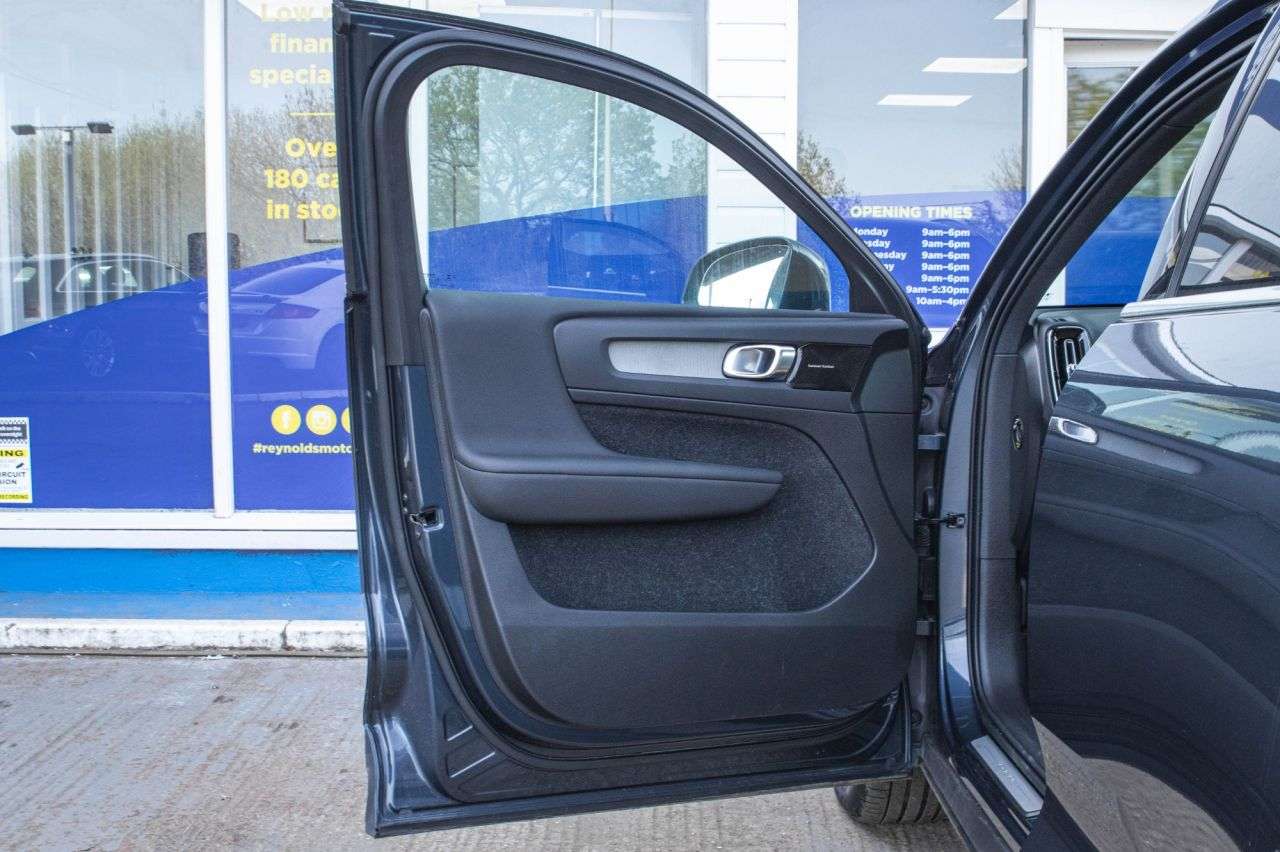 2021 VOLVO XC40 2021 VOLVO XC40