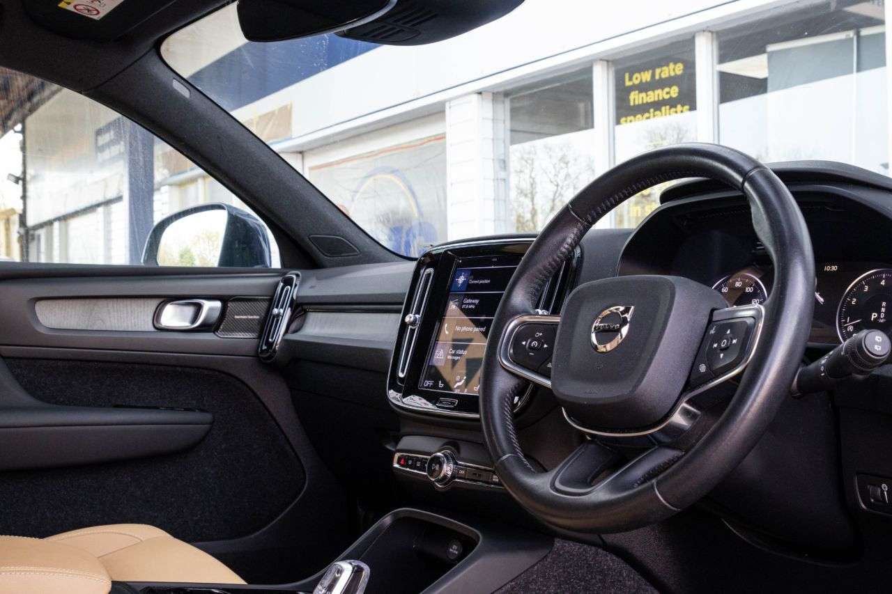 2021 VOLVO XC40 2021 VOLVO XC40