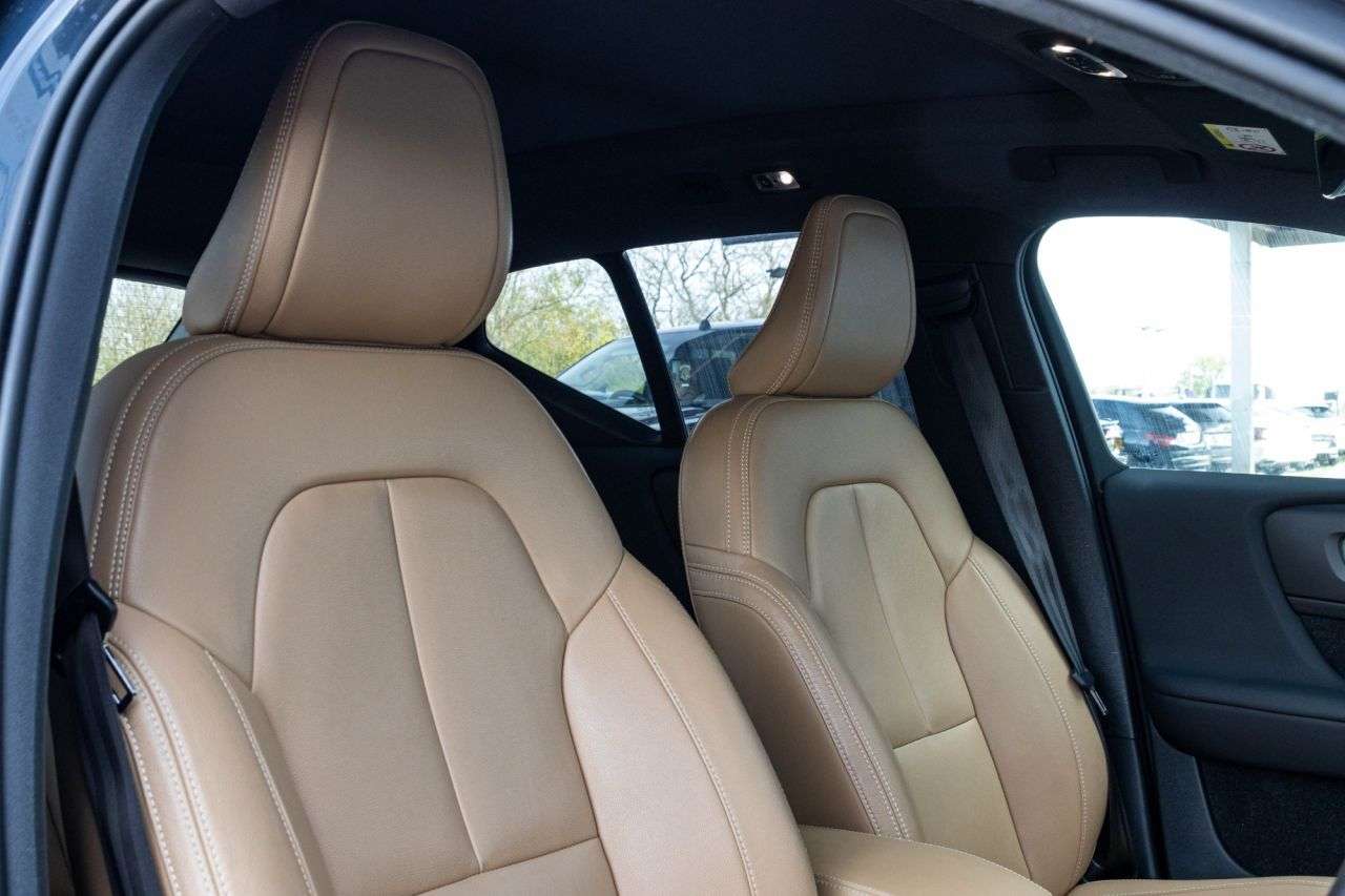 2021 VOLVO XC40 2021 VOLVO XC40