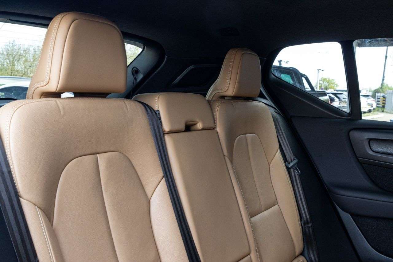 2021 VOLVO XC40 2021 VOLVO XC40